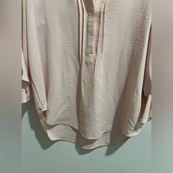 NWT Vince Camuto Women’s Split Neck Ruffle Sleeve Blouse - Picture 4 of 11